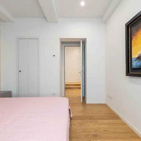 Апартаменты Historic Center Stylish Flat With Balcony! *