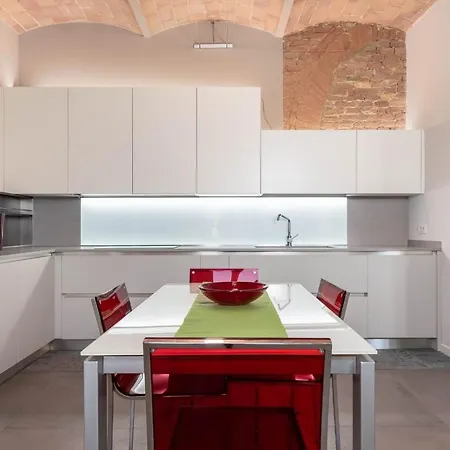 Guesthost - Historic Center Stylish Flat Sienne