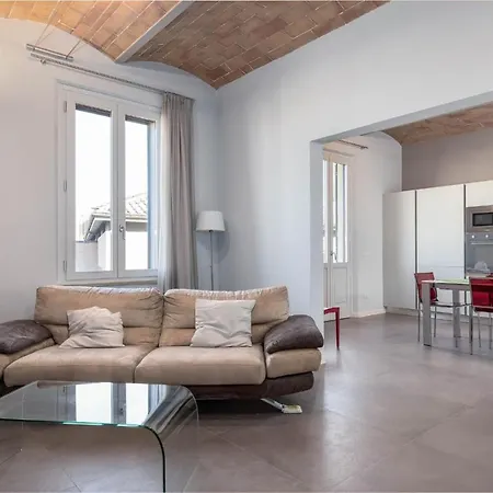 Historic Center Stylish Flat With Balcony!