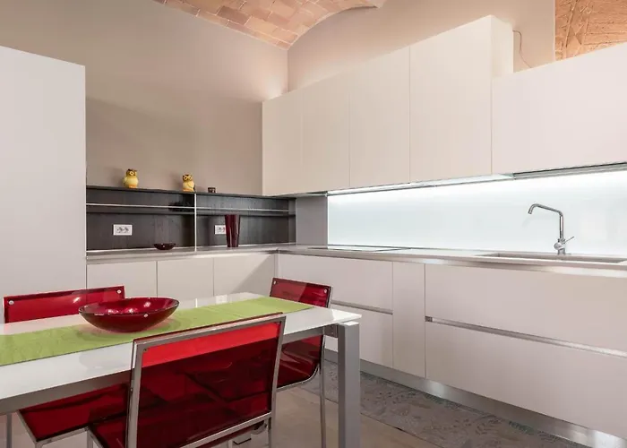 Guesthost - Historic Center Stylish Flat Siena