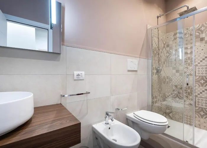 Guesthost - Historic Center Stylish Flat Siena